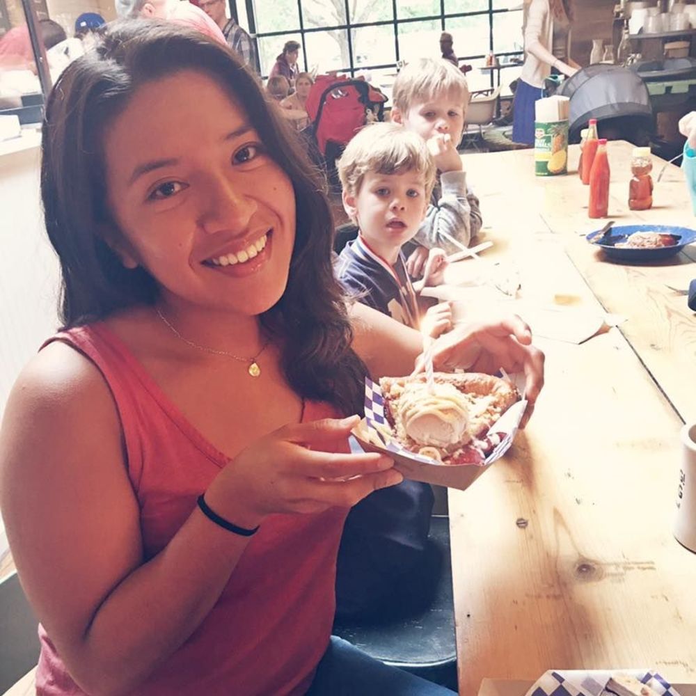 Meet your Posher, Zoila